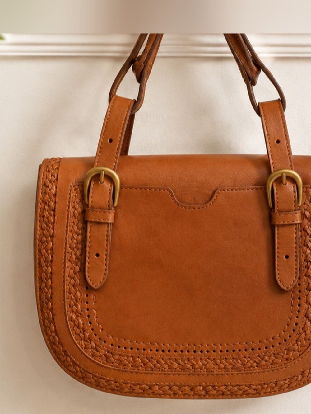 Elegant Tan Leather Crossbody Bag